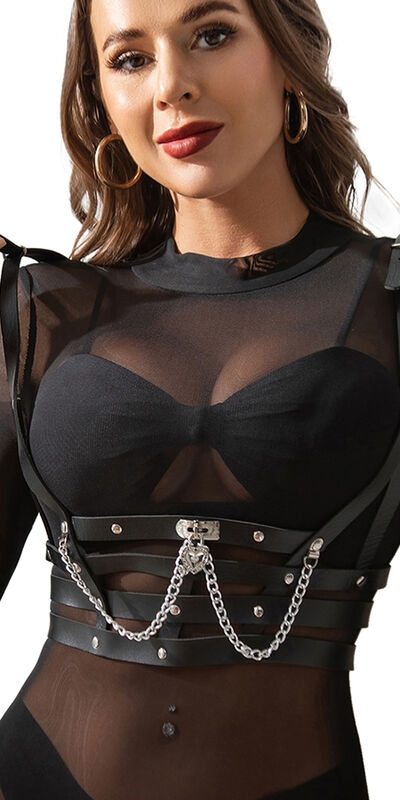 ARNÉS FORMA CORSET DETALLE CAD Arnés corset de couro negro com correntes