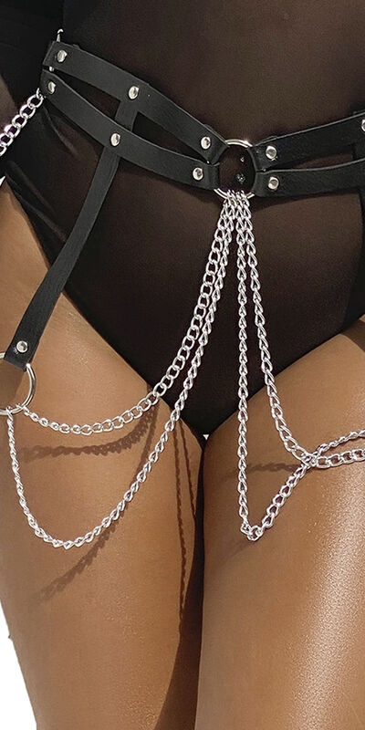 CINTURON DE CADENAS ANILLAS CU Lingerie erótica de couro com detalhes sensuais.