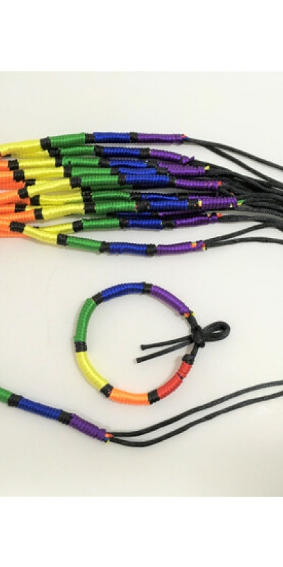 PULSERA HILO REDONDA BANDERA L Pulseira ajustável lgbt+ com fios de cores